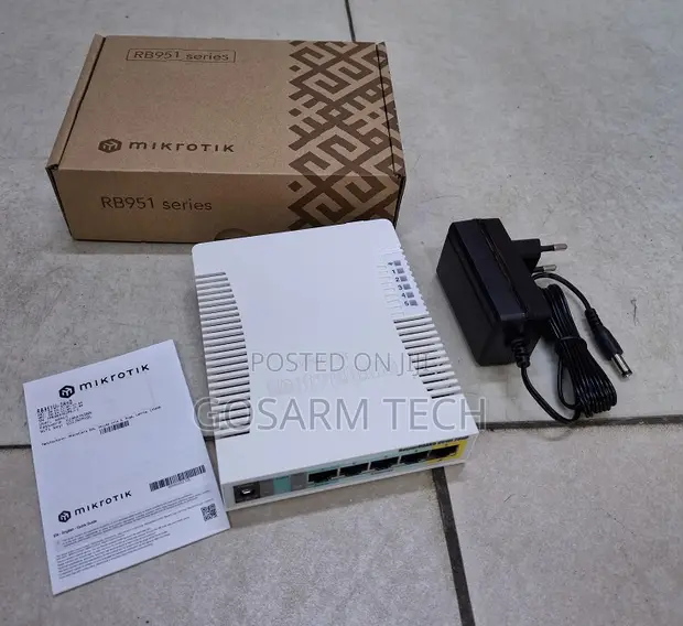 MikroTik RB951Ui-2HnD 2.4GHz Router - 1
