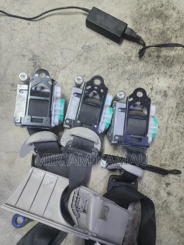 Toyota Prado 150 Front Seatbelts - 1
