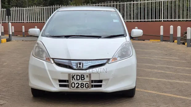 Honda Fit 2013 White - 1