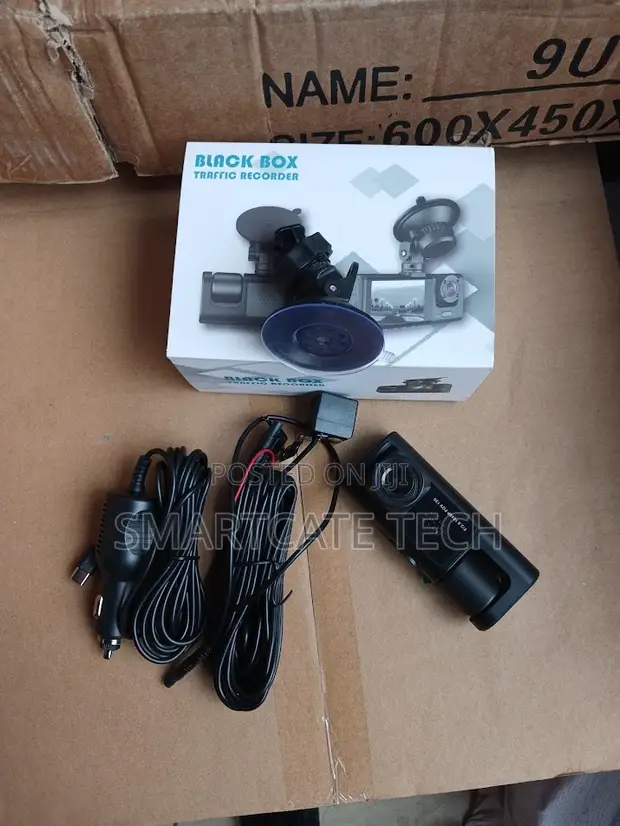 3-in-1 Car Camera: Front, Rear, Interior Recording - 1