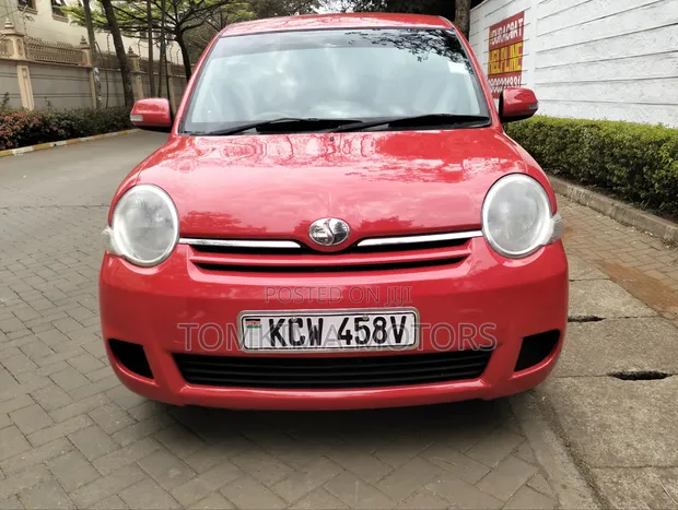 Toyota Sienta 2012 Red - 1