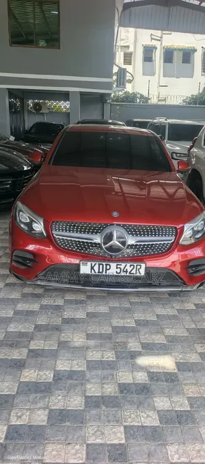 Mercedes-Benz GLC250 Sport Utility 4-Door (2017)