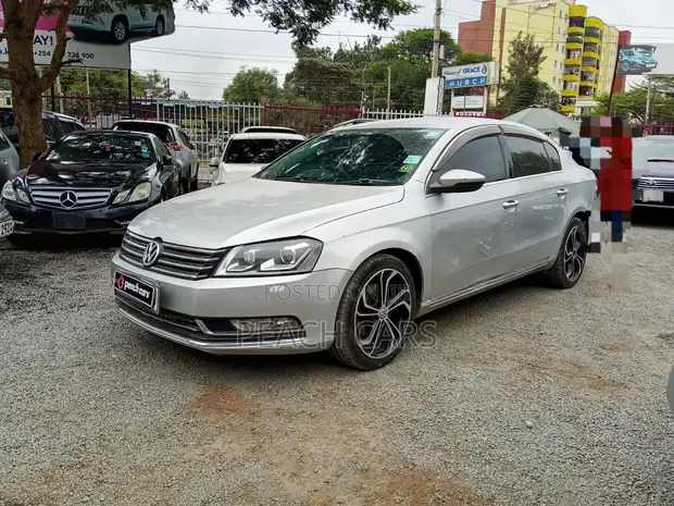 Volkswagen Passat 2012 Silver - 1