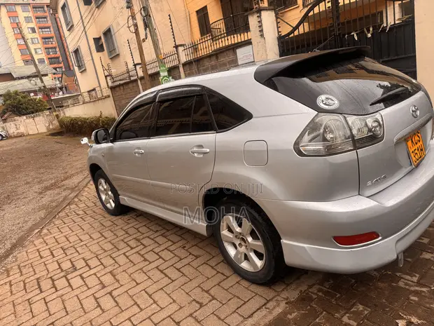 Toyota Harrier 2011 Silver - 1