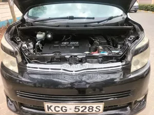 Toyota Voxy 2010