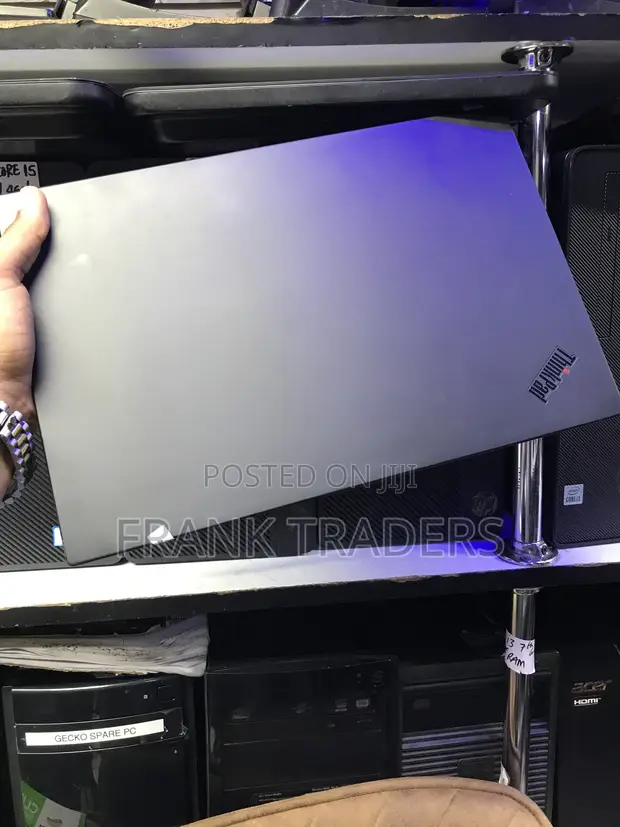 Lenovo ThinkPad X1 Carbon Laptop - i7, 16GB RAM, 256GB SSD - 1