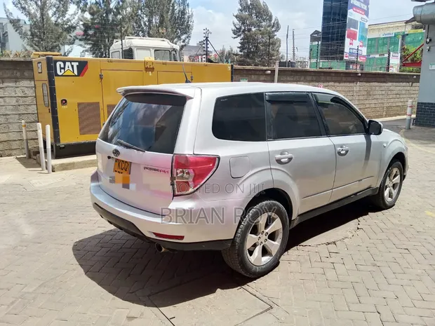 Subaru Forester 2.5X Premium 2010 Silver - 1