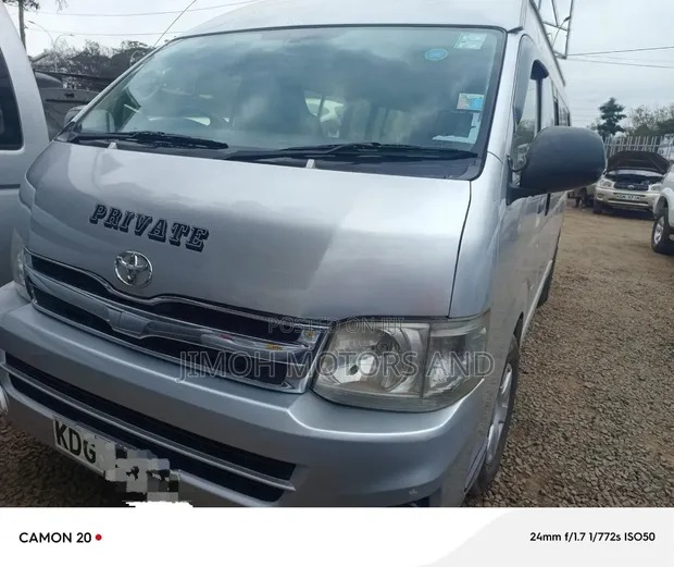 Toyota HiAce 2014 Silver - 1