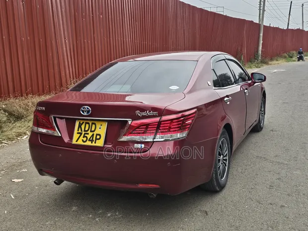 Toyota Crown Royal Saloon Hybrid 2014 - 1