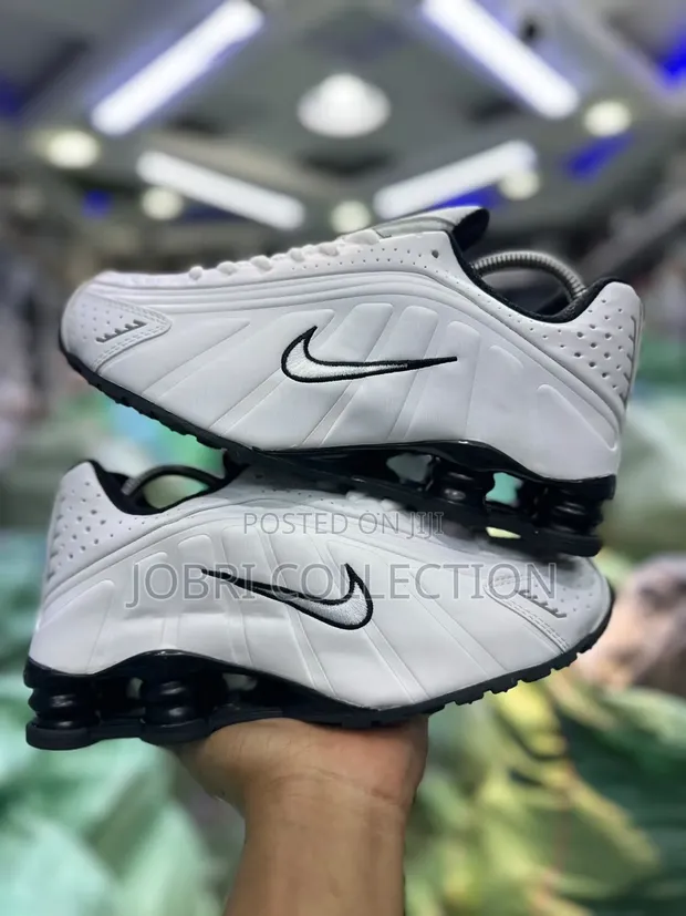 Nike Shox R4 Sneakers - White Black - 1
