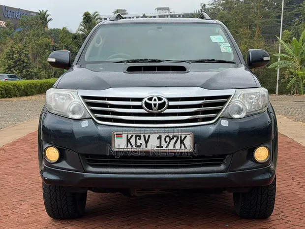 Toyota Fortuner 3.0 D AWD 2013 Black - 1