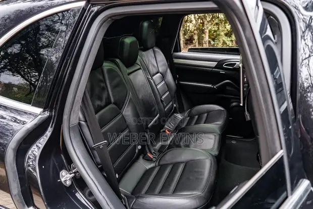 Porsche Cayenne GTS 2015 Black - 1