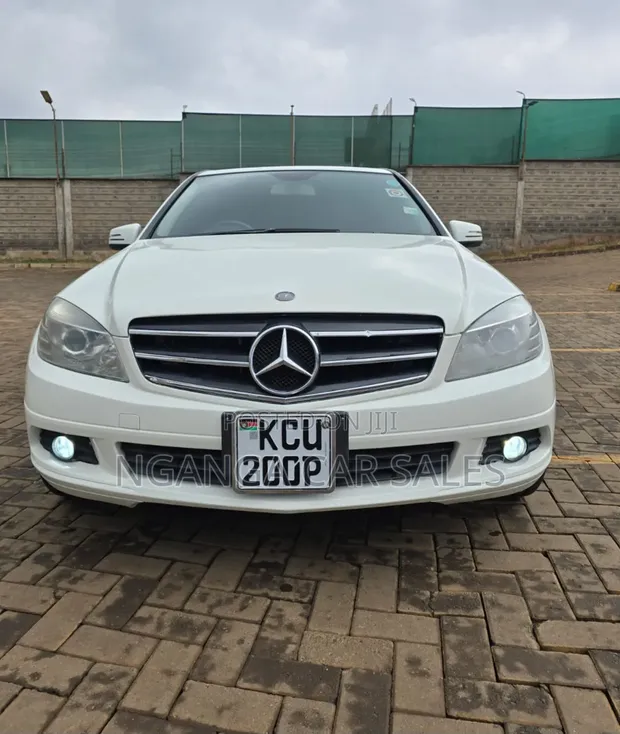 Mercedes-Benz C200 2012 White - 1