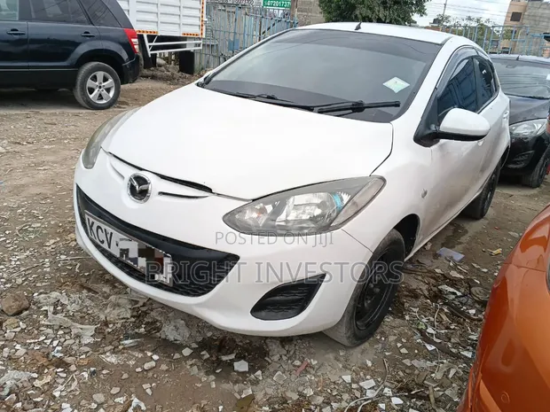 Mazda Demio 2013 White - 1
