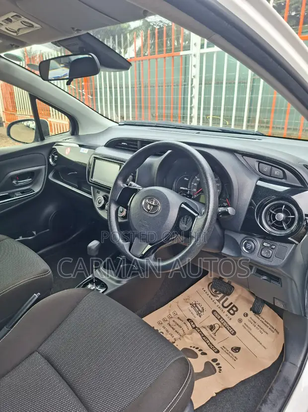 Toyota Vitz 1.0 FWD 5dr 2019 White - 1