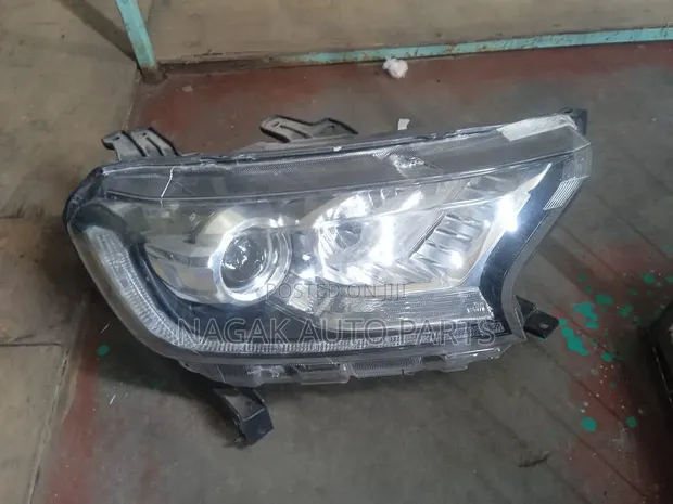 Ford Everest 2015 Xenon Headlight (Used) - 1