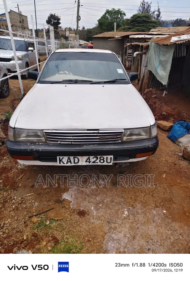 Toyota Corona 1994 White - 1