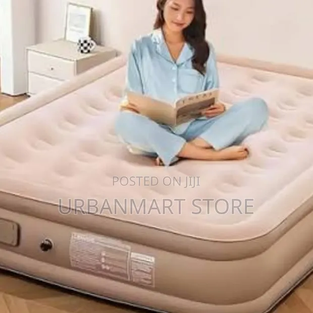 Queen Size Inflatable Air Mattress with Built-in Pump - 1