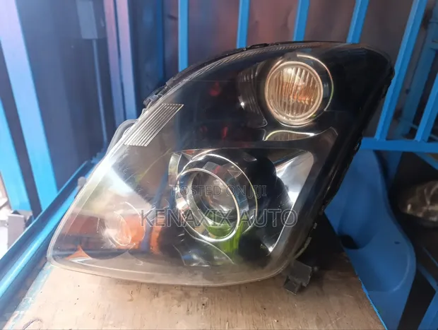 Suzuki Swift Xenon Headlight (2005-2010, Black Shade) - 1