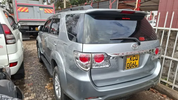 Toyota Fortuner 2.7 AWD 2012 Gray - 1