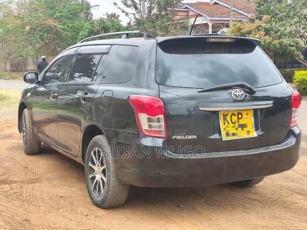Toyota Corolla Fielder 2011 Black - 1