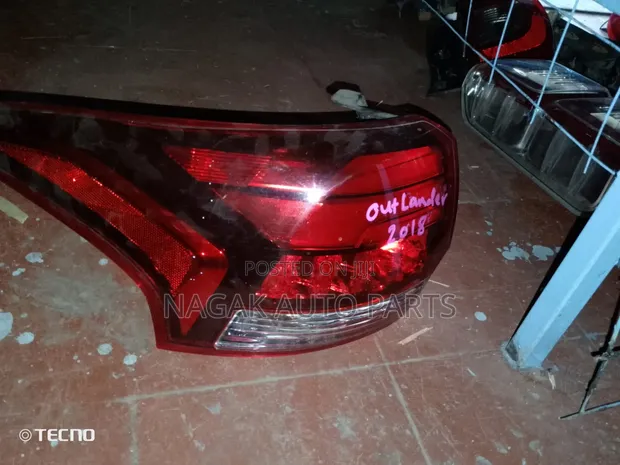 Mitsubishi Outlander 2018 Red Taillight - 1