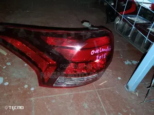 Mitsubishi Outlander 2018 Red Taillight