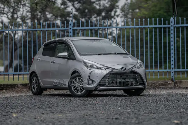 Toyota Vitz 1.3 FWD 5dr Hatchback 2019 Silver - 1