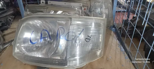 Toyota Hiace Headlight (Non-Xenon, Ex-Japan) - 1