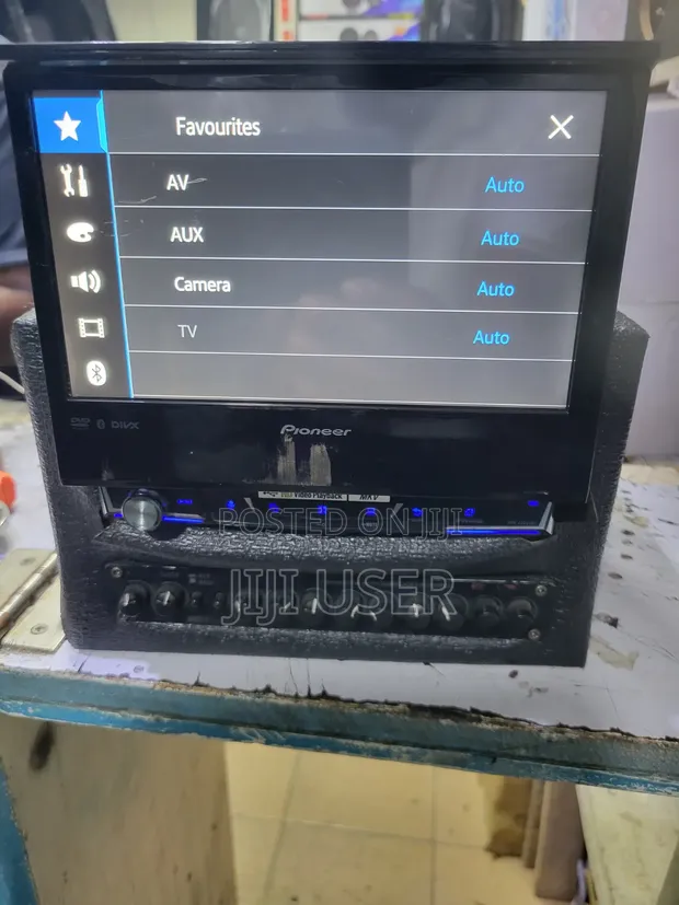 Pioneer AVH-Z7250BT, JEC 400W Booster & Boschman Equalizer - 1