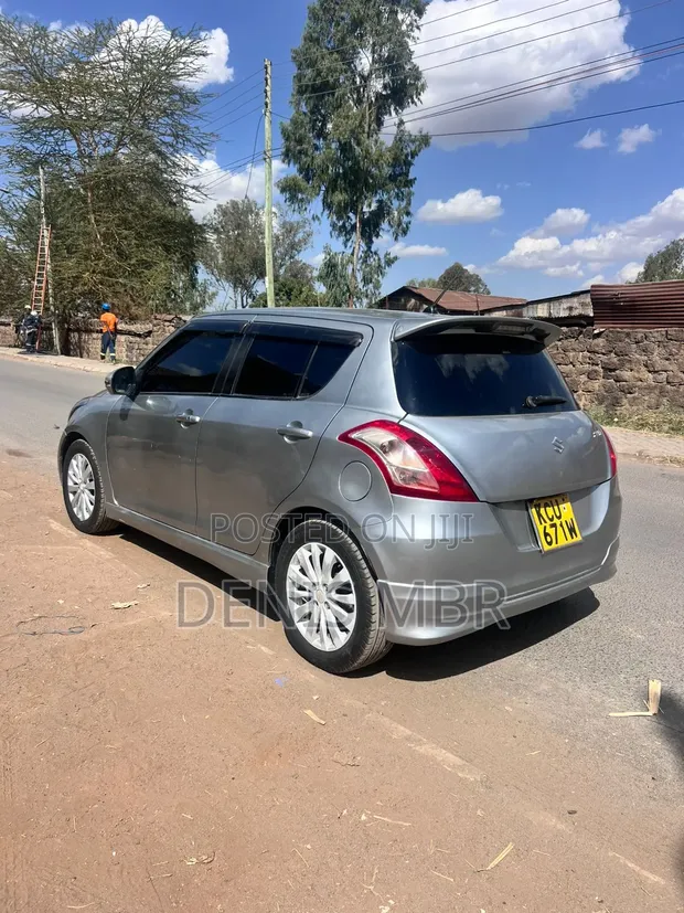 Suzuki Swift 2012 Gray - 1
