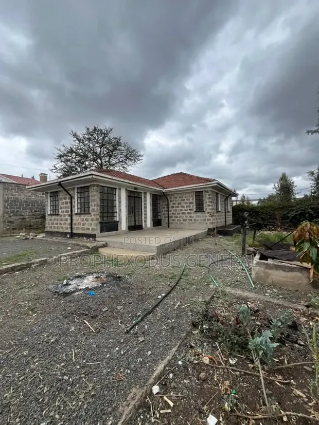 3 Bedroom Bungalow for Sale in Kandisi - 1