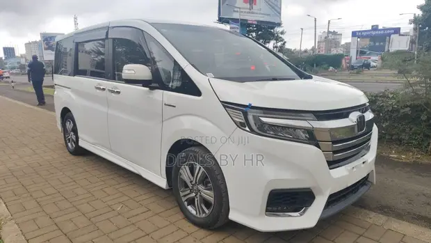 Honda Stepwgn Spada 2018 White - 1