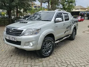 Toyota Hilux 3.0 D-4D 4x4 Double Cabin 2014 Silver