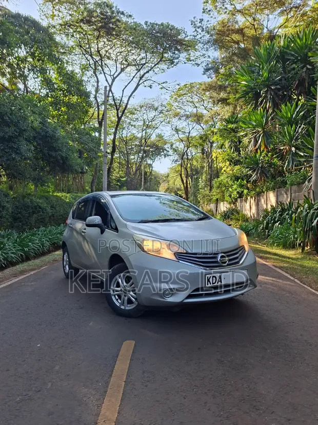 Nissan Note 2013 Silver - 1