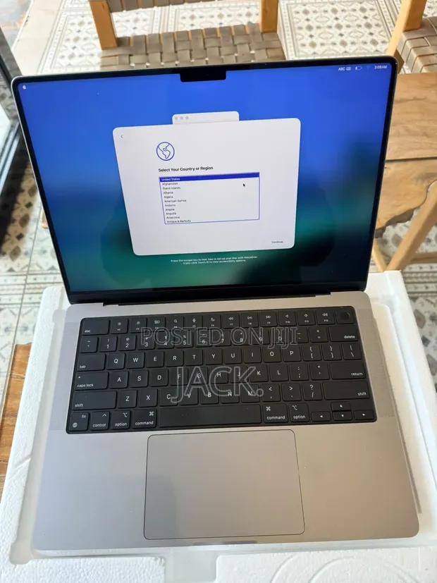 Apple MacBook Pro 2021 M1 Pro 16GB RAM 512GB SSD 14" - 1