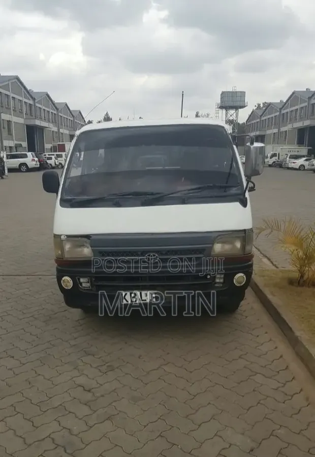 Toyota Grand HiAce 2002 White - 1