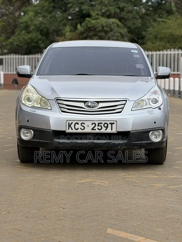 Subaru Outback 2012 Silver - 1