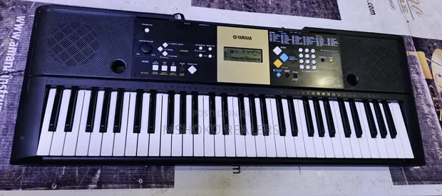 Yamaha Keyboard YPT-220 - 1