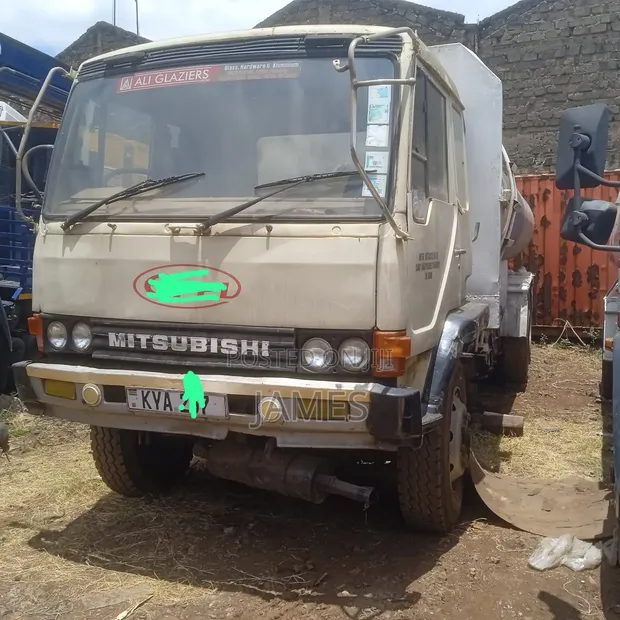 Mitsubishi Fuso Tanker Magurudumu 10 Petroli - 1