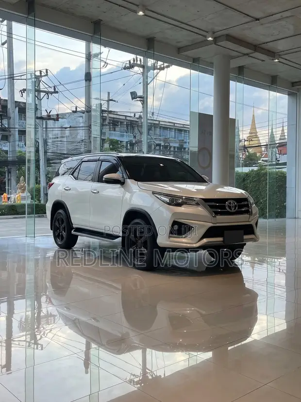 Toyota Fortuner 2.8 D AWD 2019 White - 1