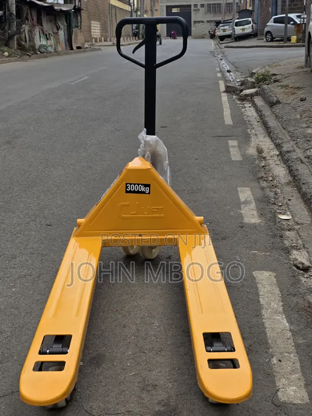 Brand New Hand Pallet Truck - 3000kg (Manual) - 1