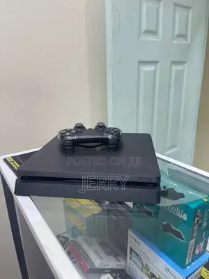Sony PlayStation 4 (PS4) - Imetumika