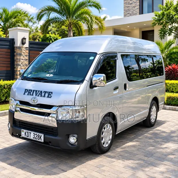 Toyota HiAce 2010 Nyeusi - 1