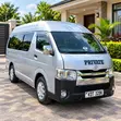 Toyota HiAce 2010 Nyeusi - 2