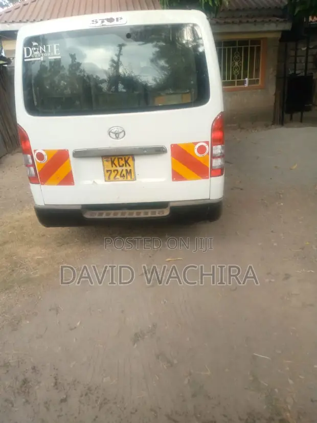 Toyota HiAce 2009 White - 1