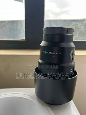 Sony FE 90mm f/2.8 Macro G OSS Lens