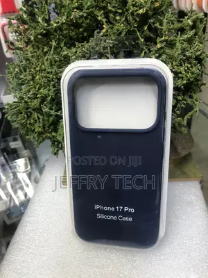 iPhone 17 Pro Silicone Case - Nyeupe