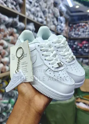 Nike Air Force 1 Sneakers - Mpya Kabisa