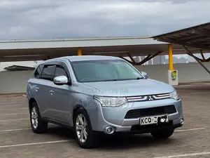 Mitsubishi Outlander 2013 Nyeupe